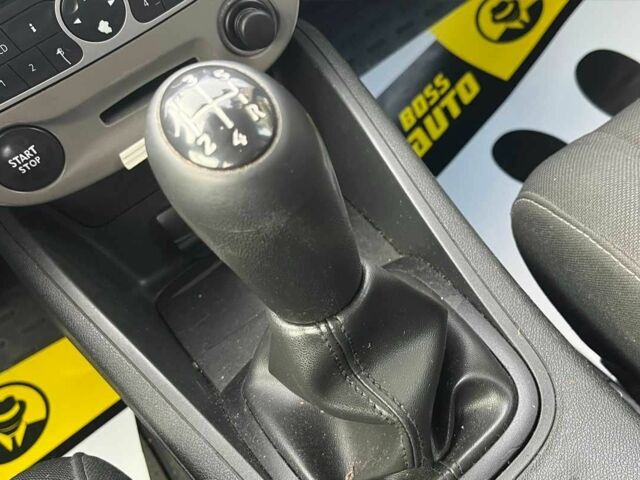 Белый Рено Меган, объемом двигателя 1.4 л и пробегом 198 тыс. км за 5900 $, фото 19 на Automoto.ua