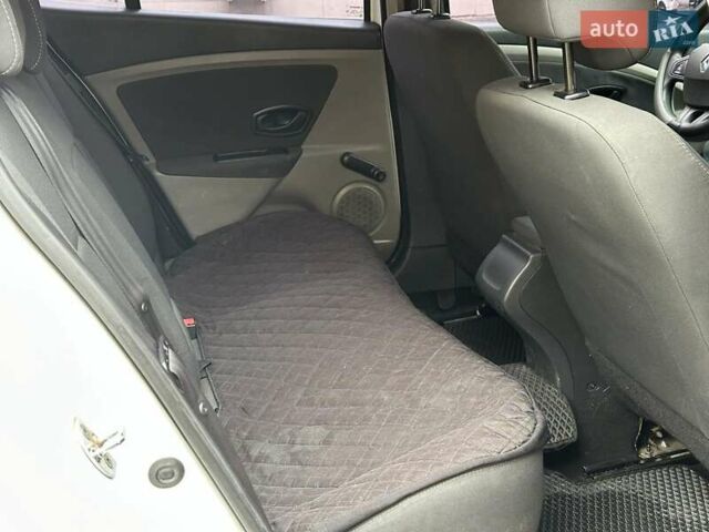 Белый Рено Меган, объемом двигателя 1.5 л и пробегом 275 тыс. км за 6440 $, фото 14 на Automoto.ua