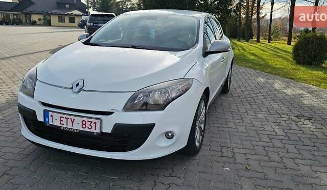 Белый Рено Меган, объемом двигателя 1.5 л и пробегом 231 тыс. км за 7200 $, фото 3 на Automoto.ua