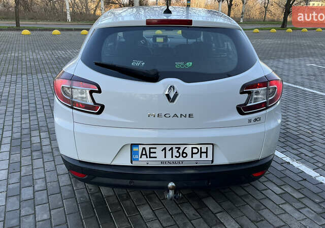 Білий Рено Меган, об'ємом двигуна 1.46 л та пробігом 250 тис. км за 7700 $, фото 4 на Automoto.ua