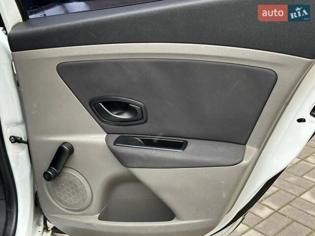 Белый Рено Меган, объемом двигателя 1.5 л и пробегом 275 тыс. км за 6440 $, фото 15 на Automoto.ua