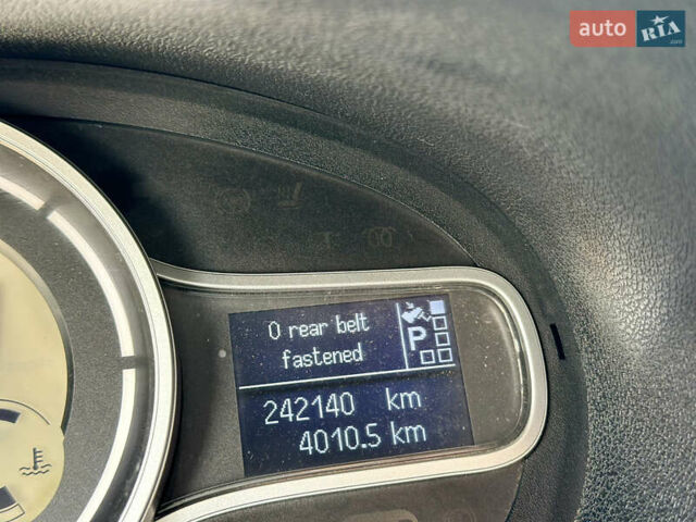 Белый Рено Меган, объемом двигателя 1.5 л и пробегом 242 тыс. км за 6800 $, фото 10 на Automoto.ua