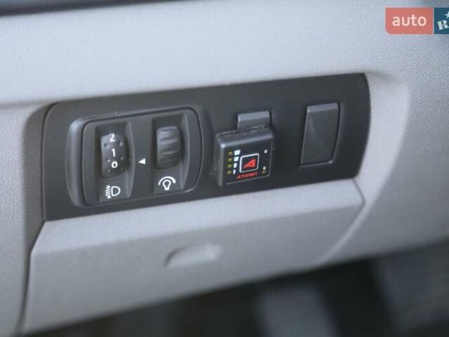 Белый Рено Меган, объемом двигателя 1.6 л и пробегом 211 тыс. км за 6700 $, фото 6 на Automoto.ua