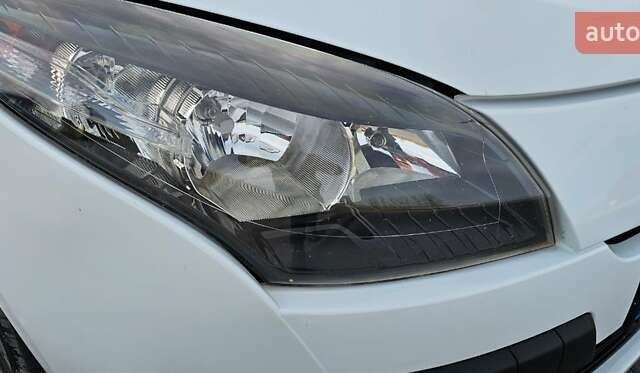 Белый Рено Меган, объемом двигателя 1.5 л и пробегом 231 тыс. км за 7200 $, фото 5 на Automoto.ua