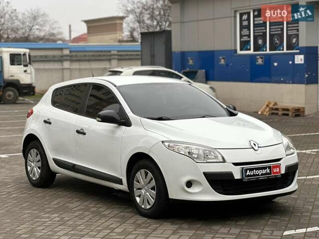 Белый Рено Меган, объемом двигателя 1.5 л и пробегом 275 тыс. км за 6440 $, фото 2 на Automoto.ua