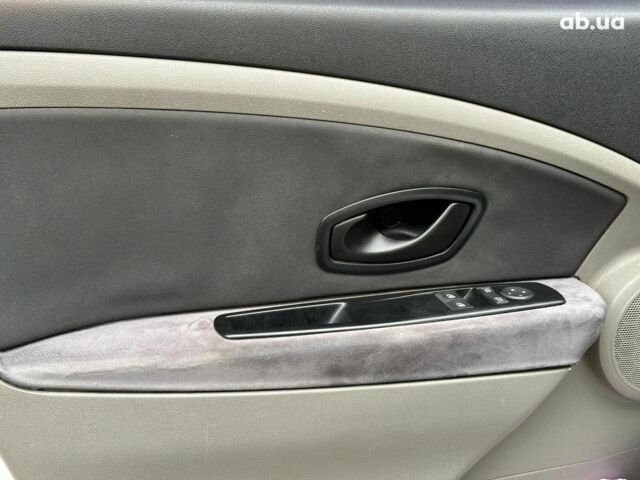 Белый Рено Меган, объемом двигателя 1.5 л и пробегом 275 тыс. км за 6440 $, фото 9 на Automoto.ua