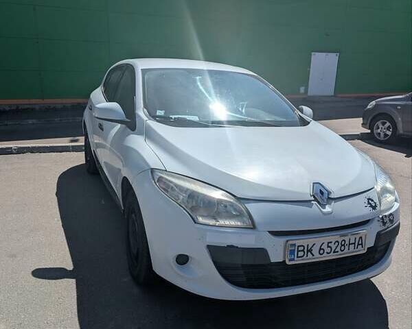 Белый Рено Меган, объемом двигателя 1.5 л и пробегом 275 тыс. км за 6500 $, фото 8 на Automoto.ua