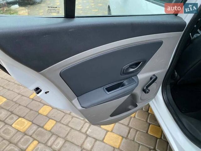 Белый Рено Меган, объемом двигателя 1.5 л и пробегом 210 тыс. км за 6450 $, фото 25 на Automoto.ua