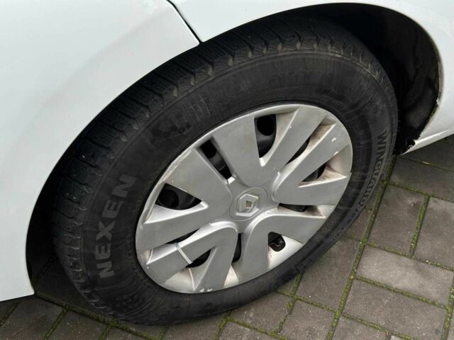 Белый Рено Меган, объемом двигателя 1.5 л и пробегом 275 тыс. км за 6440 $, фото 7 на Automoto.ua