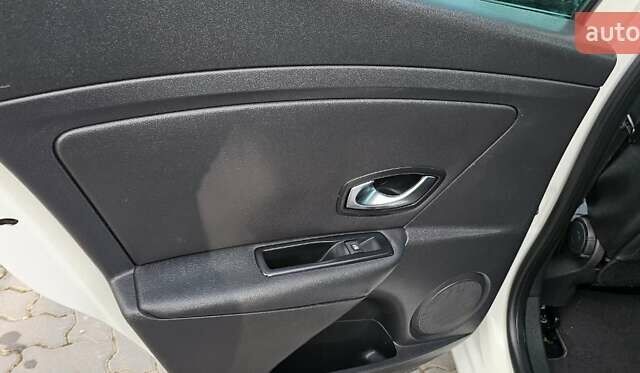 Белый Рено Меган, объемом двигателя 1.5 л и пробегом 231 тыс. км за 7200 $, фото 21 на Automoto.ua