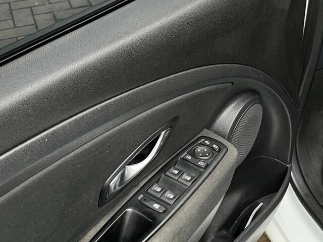 Білий Рено Меган, об'ємом двигуна 0 л та пробігом 190 тис. км за 6999 $, фото 11 на Automoto.ua