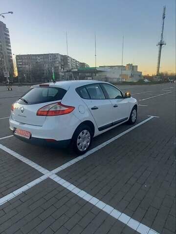 Белый Рено Меган, объемом двигателя 1.6 л и пробегом 198 тыс. км за 7200 $, фото 4 на Automoto.ua