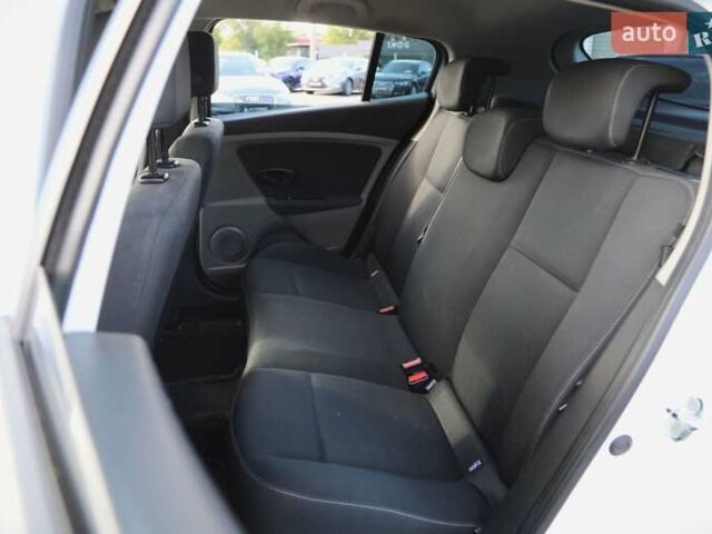 Белый Рено Меган, объемом двигателя 1.6 л и пробегом 211 тыс. км за 6700 $, фото 13 на Automoto.ua