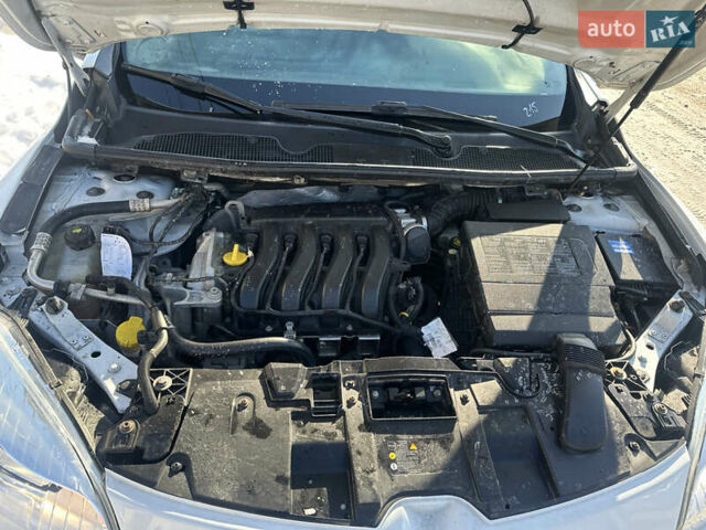 Білий Рено Меган, об'ємом двигуна 1.6 л та пробігом 137 тис. км за 7600 $, фото 6 на Automoto.ua