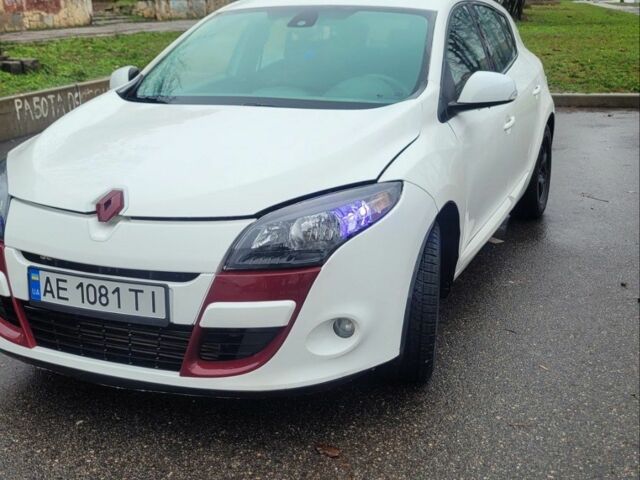 Білий Рено Меган, об'ємом двигуна 1.5 л та пробігом 269 тис. км за 5000 $, фото 3 на Automoto.ua