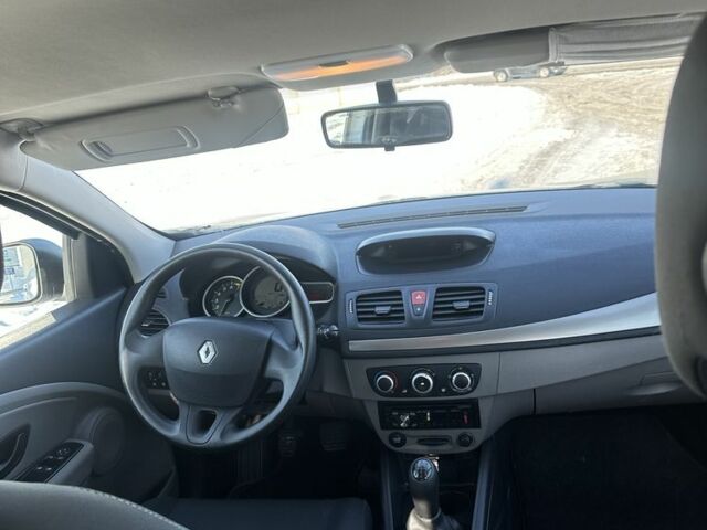 Білий Рено Меган, об'ємом двигуна 1.6 л та пробігом 137 тис. км за 7600 $, фото 2 на Automoto.ua