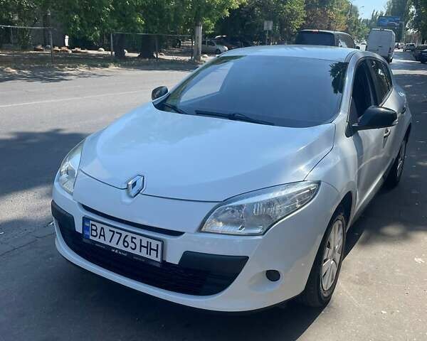 Белый Рено Меган, объемом двигателя 1.5 л и пробегом 280 тыс. км за 6299 $, фото 1 на Automoto.ua