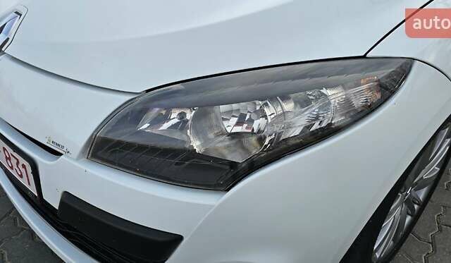 Белый Рено Меган, объемом двигателя 1.5 л и пробегом 231 тыс. км за 7200 $, фото 2 на Automoto.ua