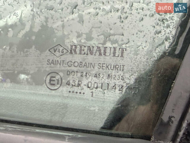 Белый Рено Меган, объемом двигателя 1.6 л и пробегом 198 тыс. км за 6200 $, фото 12 на Automoto.ua