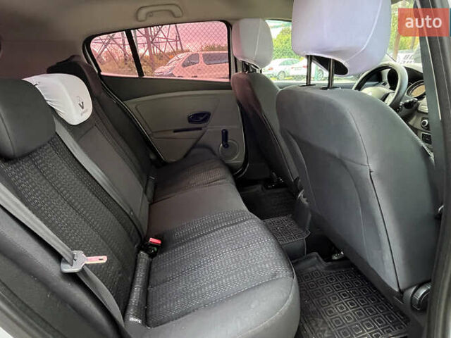 Білий Рено Меган, об'ємом двигуна 1.46 л та пробігом 198 тис. км за 6300 $, фото 16 на Automoto.ua