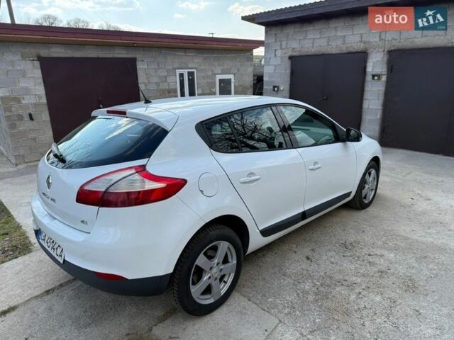 Білий Рено Меган, об'ємом двигуна 1.46 л та пробігом 301 тис. км за 5699 $, фото 2 на Automoto.ua