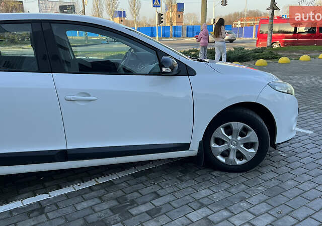 Білий Рено Меган, об'ємом двигуна 1.46 л та пробігом 250 тис. км за 7700 $, фото 7 на Automoto.ua