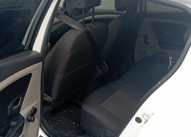 Белый Рено Меган, объемом двигателя 1.5 л и пробегом 225 тыс. км за 6300 $, фото 14 на Automoto.ua