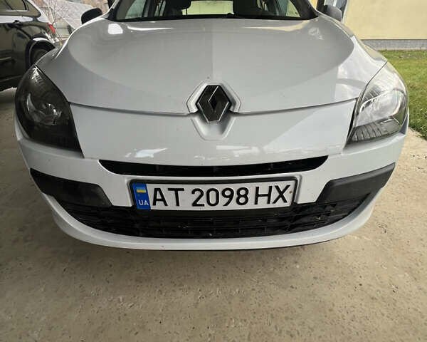 Білий Рено Меган, об'ємом двигуна 1.6 л та пробігом 209 тис. км за 6500 $, фото 1 на Automoto.ua