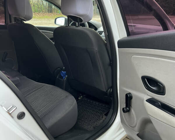 Білий Рено Меган, об'ємом двигуна 1.46 л та пробігом 199 тис. км за 6100 $, фото 10 на Automoto.ua