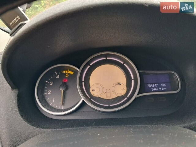 Белый Рено Меган, объемом двигателя 1.5 л и пробегом 280 тыс. км за 8100 $, фото 3 на Automoto.ua