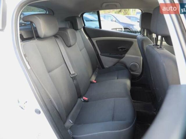 Белый Рено Меган, объемом двигателя 1.6 л и пробегом 211 тыс. км за 6700 $, фото 1 на Automoto.ua