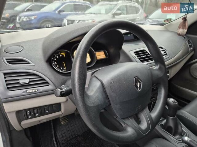 Белый Рено Меган, объемом двигателя 1.6 л и пробегом 175 тыс. км за 7800 $, фото 13 на Automoto.ua