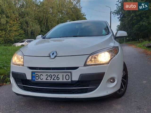 Білий Рено Меган, об'ємом двигуна 1.46 л та пробігом 163 тис. км за 7500 $, фото 2 на Automoto.ua