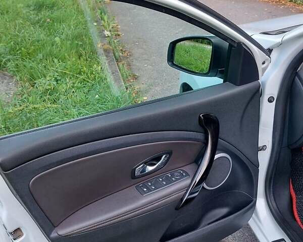 Білий Рено Меган, об'ємом двигуна 1.46 л та пробігом 163 тис. км за 7500 $, фото 9 на Automoto.ua