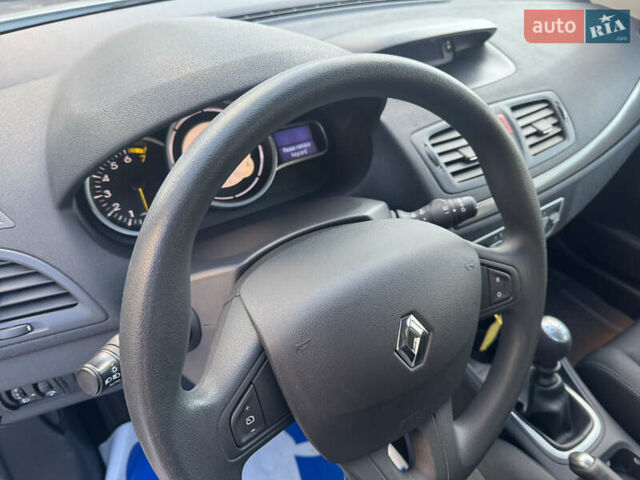 Білий Рено Меган, об'ємом двигуна 1.6 л та пробігом 139 тис. км за 7600 $, фото 43 на Automoto.ua