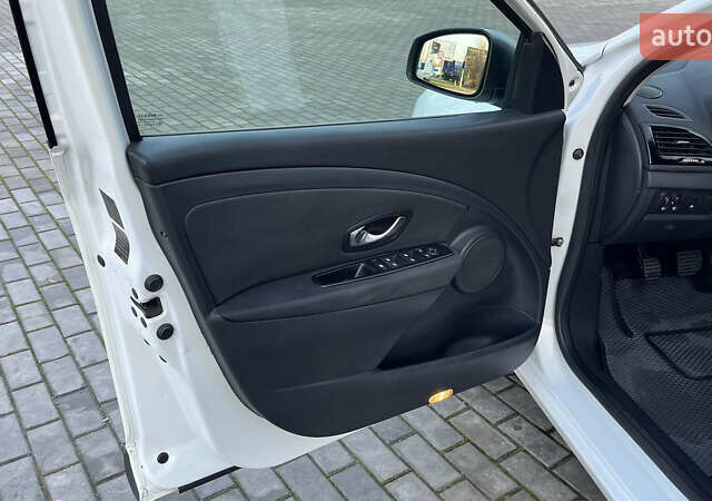 Білий Рено Меган, об'ємом двигуна 1.46 л та пробігом 250 тис. км за 7700 $, фото 11 на Automoto.ua