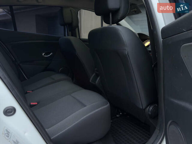 Белый Рено Меган, объемом двигателя 1.46 л и пробегом 275 тыс. км за 5800 $, фото 20 на Automoto.ua