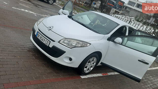 Белый Рено Меган, объемом двигателя 1.5 л и пробегом 306 тыс. км за 6499 $, фото 2 на Automoto.ua