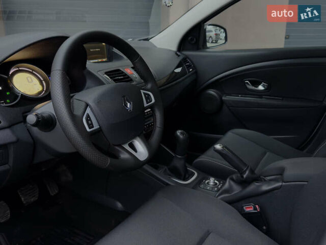 Белый Рено Меган, объемом двигателя 1.46 л и пробегом 275 тыс. км за 5800 $, фото 16 на Automoto.ua