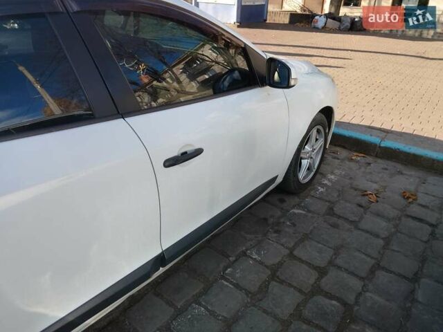 Белый Рено Меган, объемом двигателя 1.46 л и пробегом 289 тыс. км за 4000 $, фото 6 на Automoto.ua