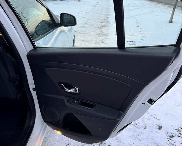 Білий Рено Меган, об'ємом двигуна 1.6 л та пробігом 140 тис. км за 7350 $, фото 59 на Automoto.ua