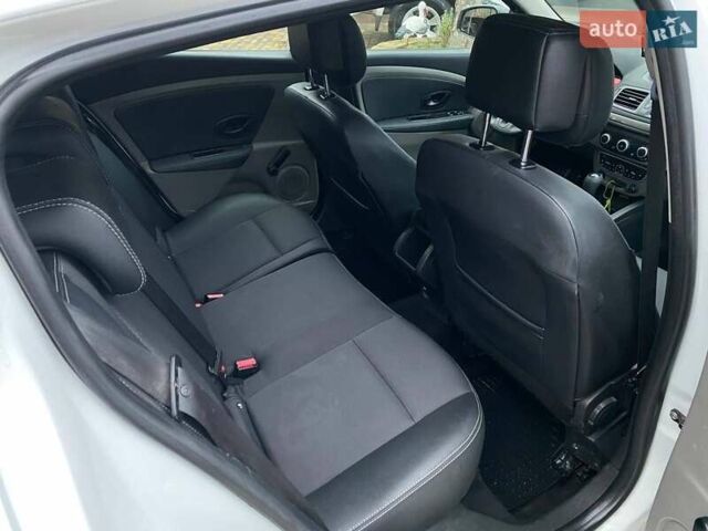 Белый Рено Меган, объемом двигателя 1.5 л и пробегом 210 тыс. км за 6450 $, фото 29 на Automoto.ua