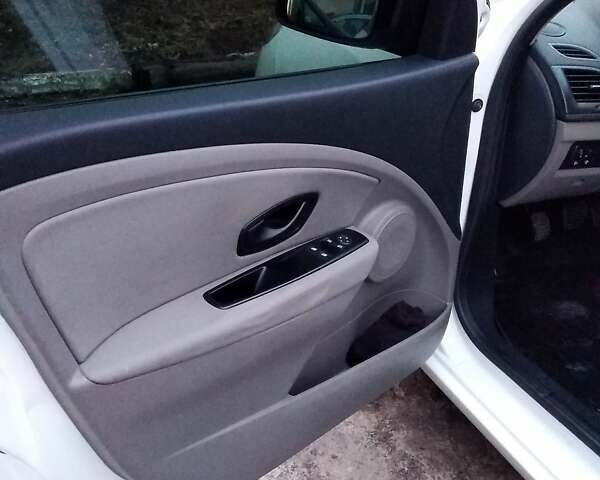 Белый Рено Меган, объемом двигателя 1.46 л и пробегом 191 тыс. км за 7300 $, фото 15 на Automoto.ua