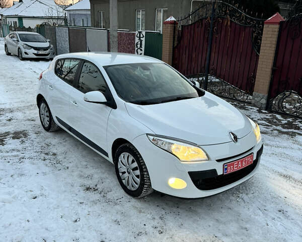 Білий Рено Меган, об'ємом двигуна 1.6 л та пробігом 140 тис. км за 7350 $, фото 3 на Automoto.ua