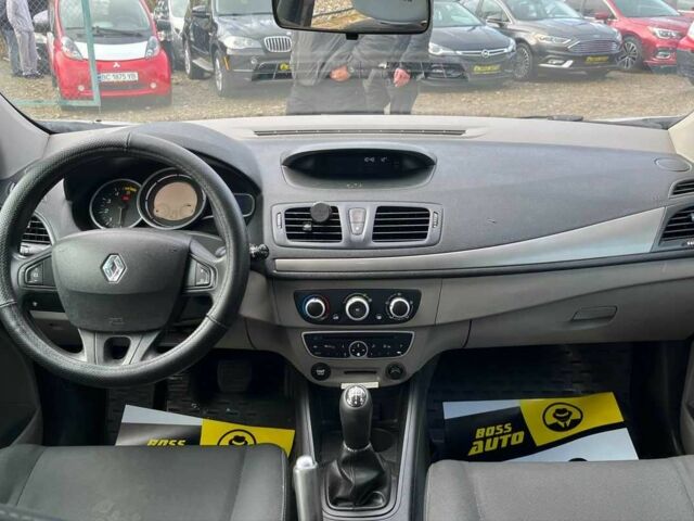 Белый Рено Меган, объемом двигателя 1.4 л и пробегом 198 тыс. км за 5900 $, фото 16 на Automoto.ua