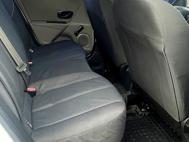 Белый Рено Меган, объемом двигателя 1.5 л и пробегом 280 тыс. км за 5600 $, фото 12 на Automoto.ua