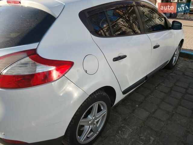 Белый Рено Меган, объемом двигателя 1.46 л и пробегом 289 тыс. км за 4000 $, фото 7 на Automoto.ua