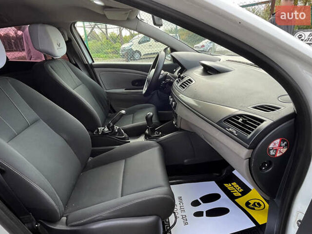 Белый Рено Меган, объемом двигателя 1.46 л и пробегом 198 тыс. км за 6300 $, фото 12 на Automoto.ua