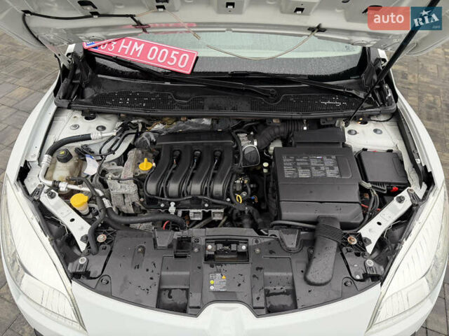 Белый Рено Меган, объемом двигателя 1.6 л и пробегом 198 тыс. км за 6200 $, фото 13 на Automoto.ua