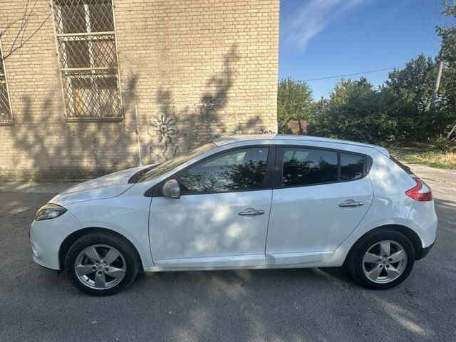 Белый Рено Меган, объемом двигателя 1.6 л и пробегом 143 тыс. км за 5600 $, фото 2 на Automoto.ua